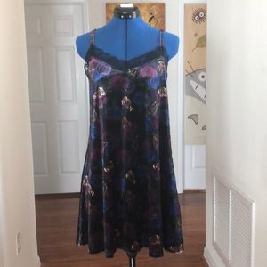 NWT!! Hot Topic Butterfly Flower Velvet Slip Dress